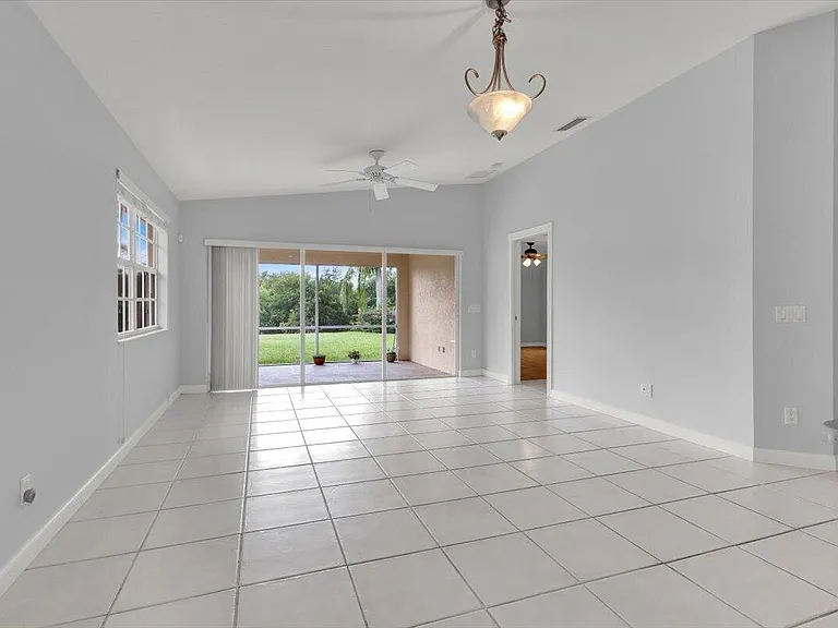 10882 SW Dardanelle Dr — Photo 15