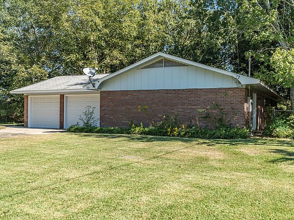 3rd image of 321 Lynwood Cir
