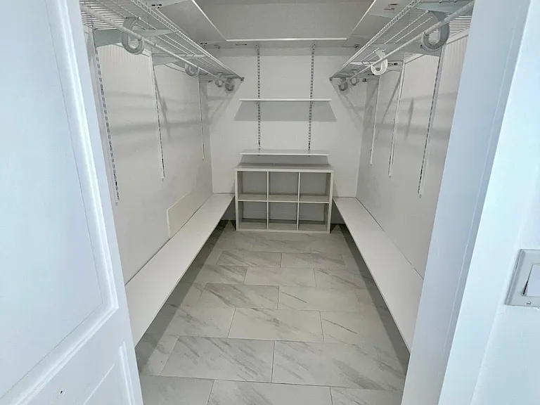 Walk in closet