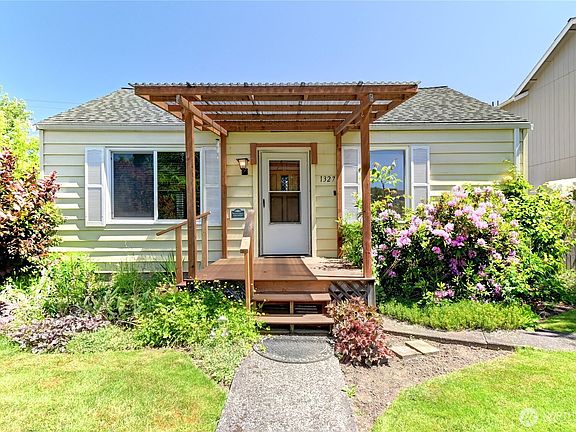 2nd image of 1327 Maple Street