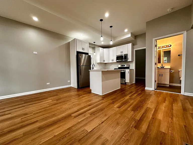 Amazing 4-bed Duplex by UIC — Photo 20