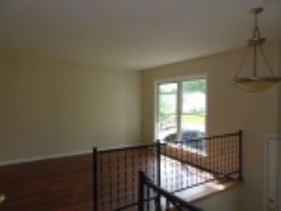 5th image of 974 Jamaica Dr