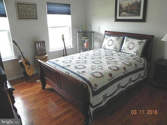 5th image of 1023 Canterbury Ln