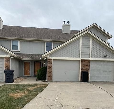 1st image of 504 NE Brookwood Cir APT B