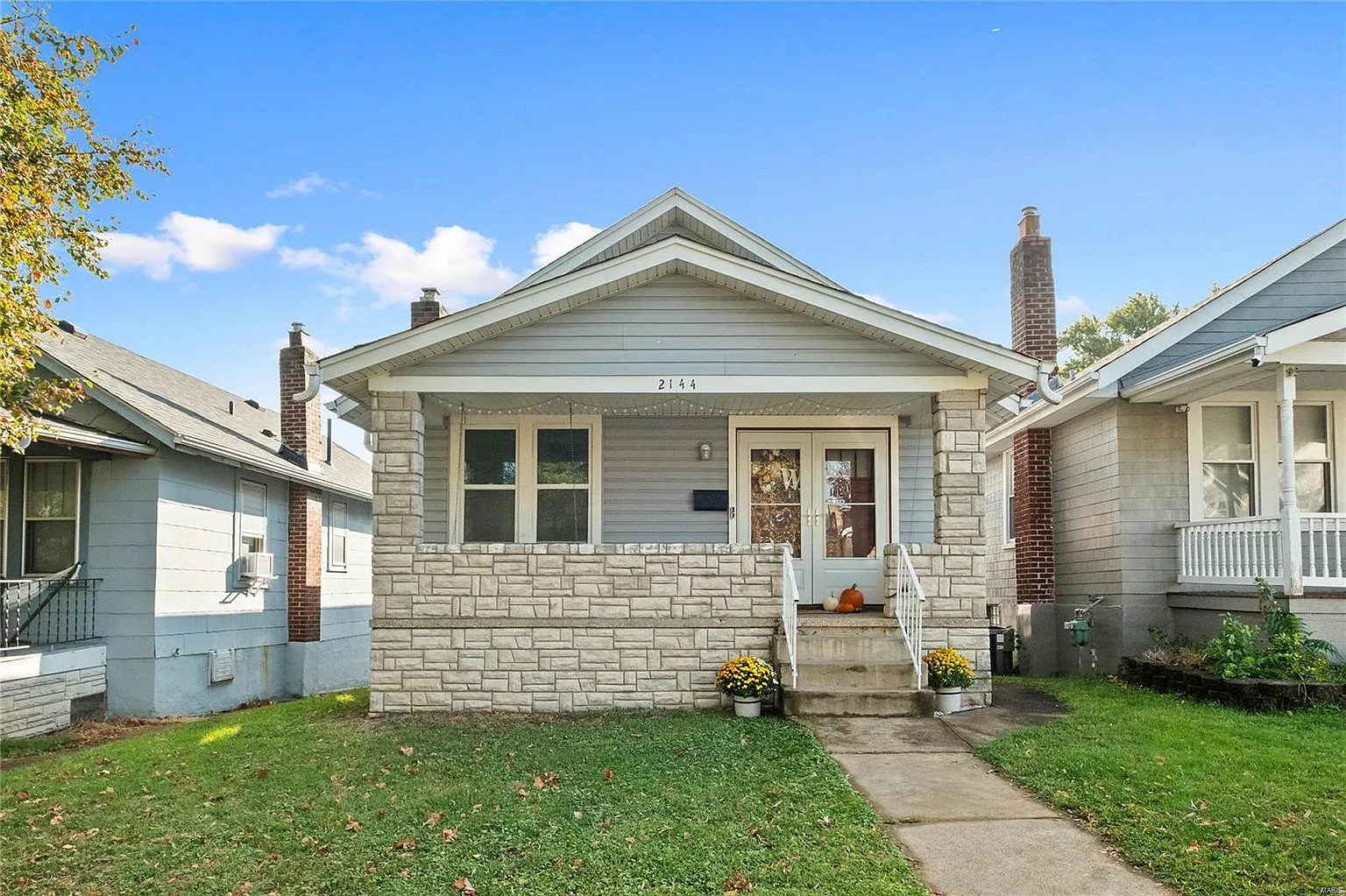 2144 Esther Ave photo 1