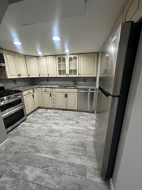 1st image of 760 Colonial St Floor Basement