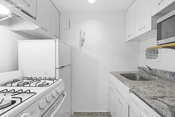 Rented by Sotheby's International Realty | media 12