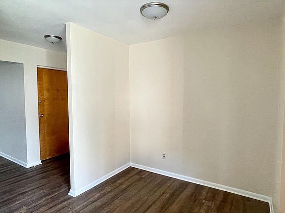 4th image of 526 Zahn Dr