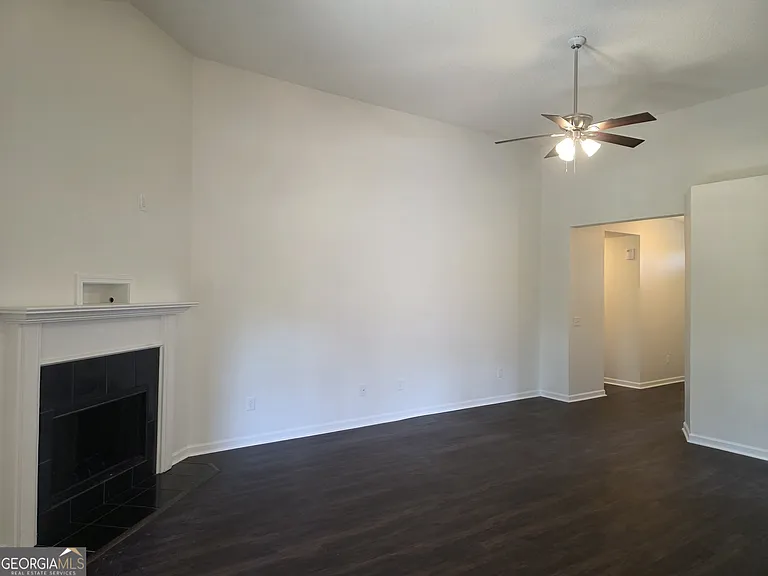 434 Roberts Way — Photo 4