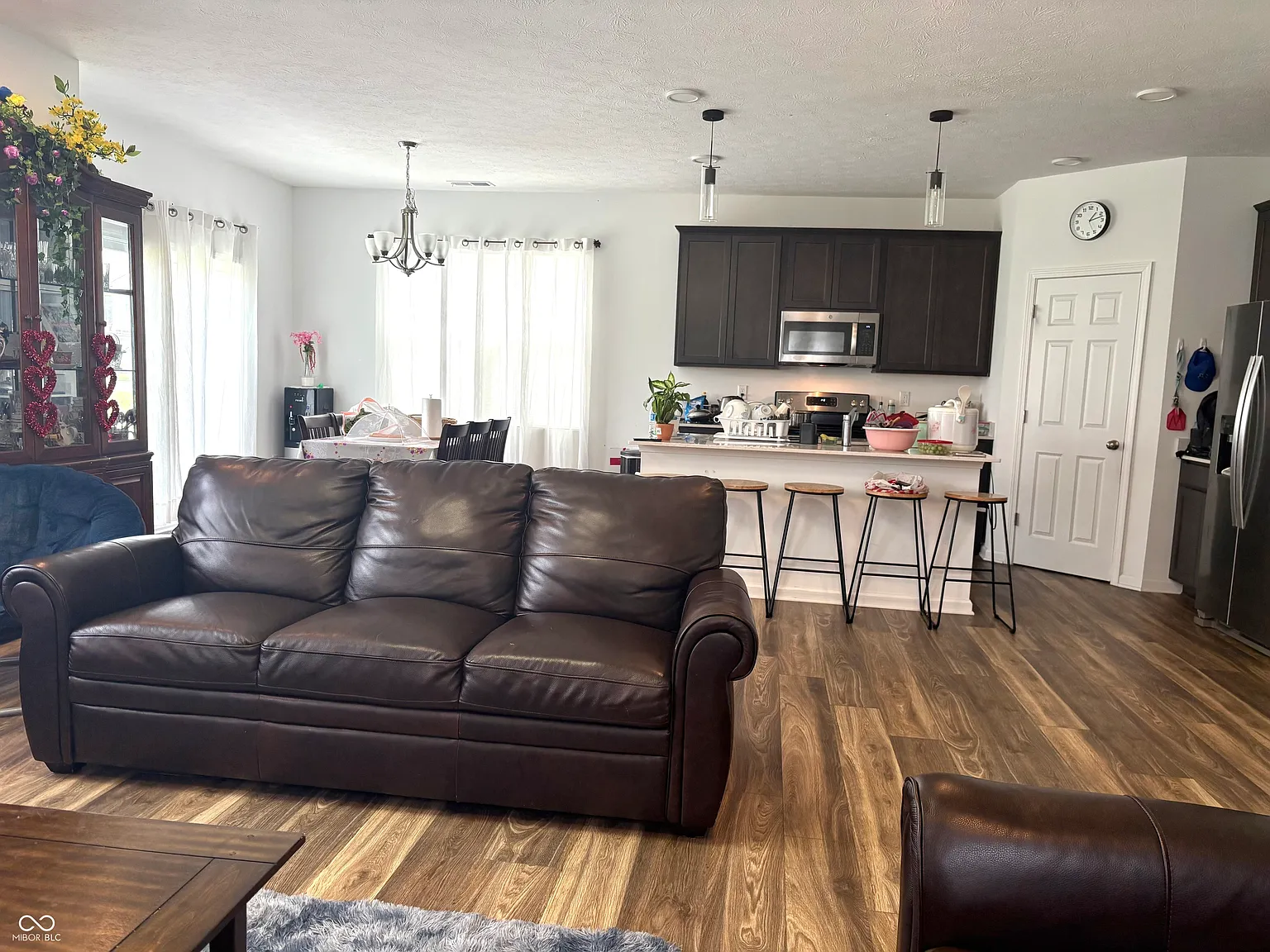 3 bed, 2.5 bath, 2317 sqft, $2,200 — Photo 4