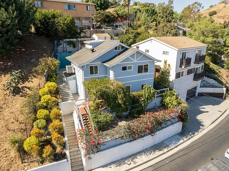 339 Isabel St — Photo 3