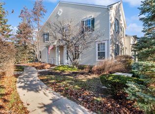 328 S Litchfield Dr, Round Lake, IL 60073