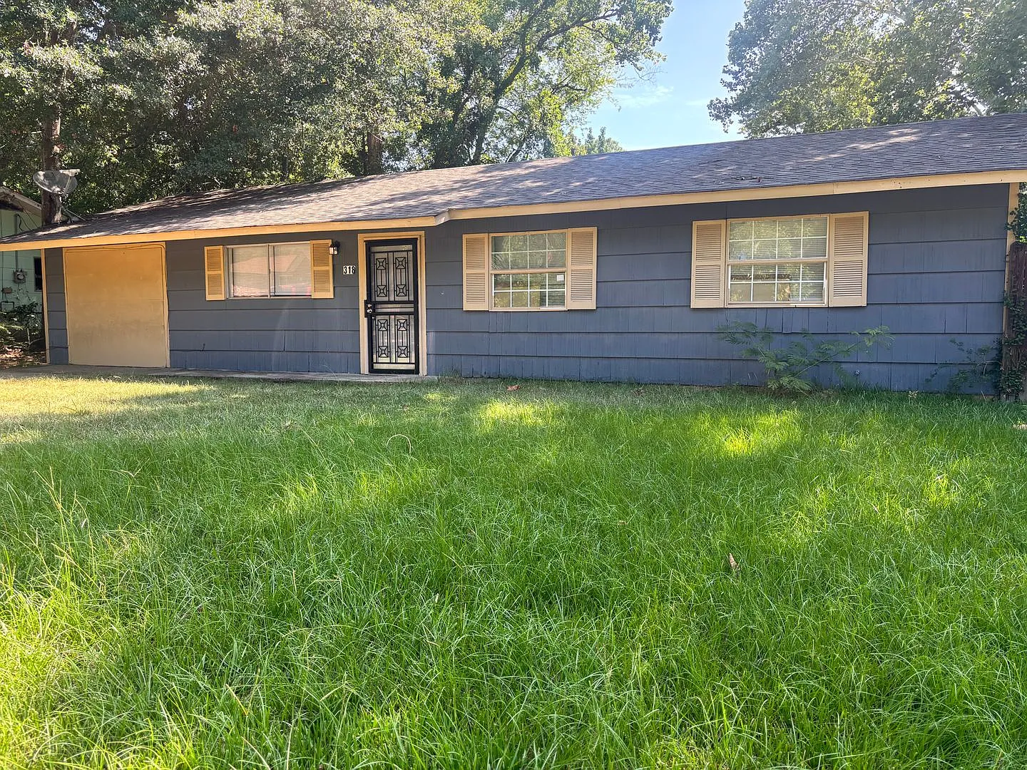 318 Queen Marie Lane Jackson, MS 39209 — Photo 1
