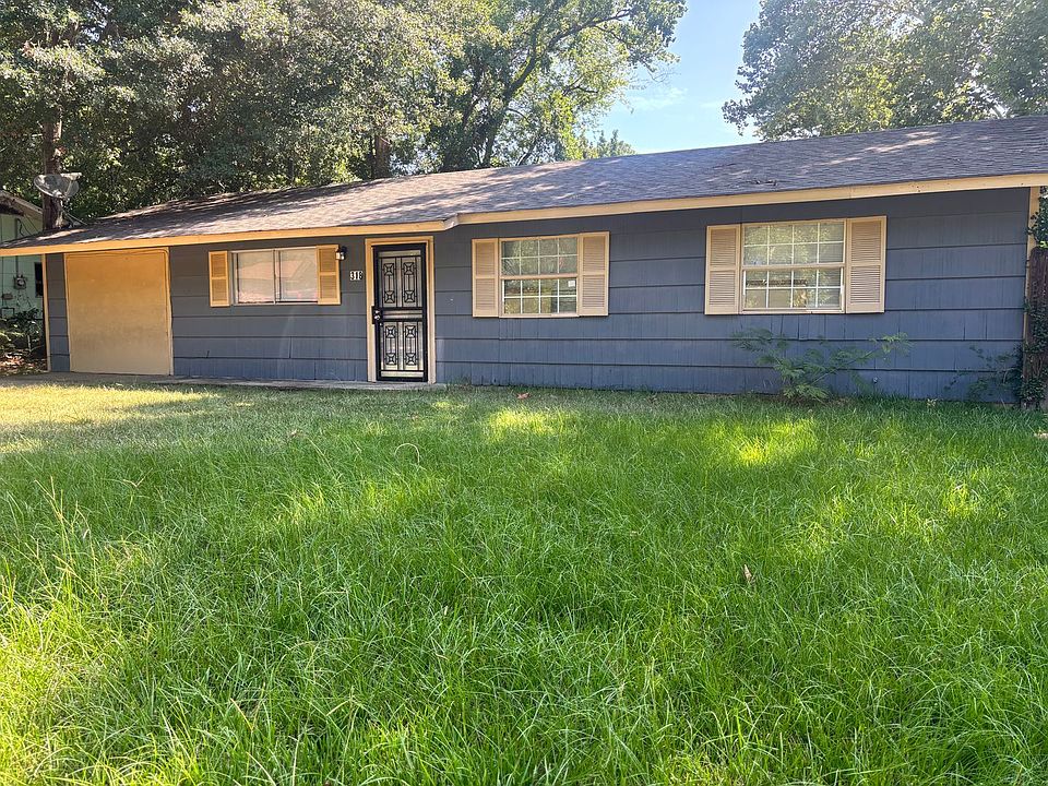 1st image of 318 Queen Marie Ln