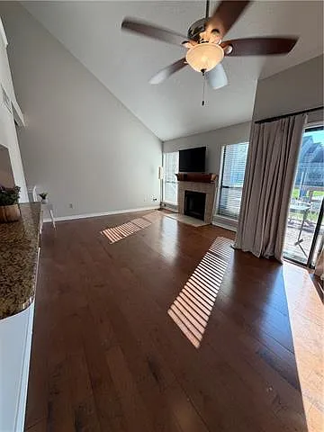 2 bed, 2.0 bath, 1025 sqft, $1,750 — Photo 2