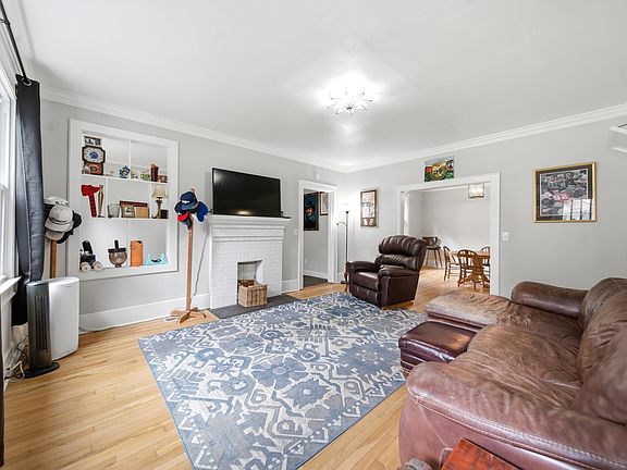 5th image of 612 Howard St