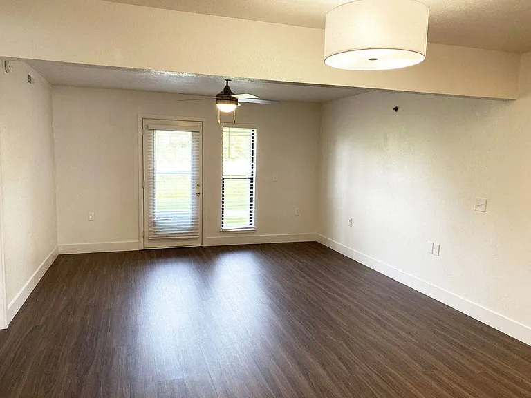 Green Ridge Apartments — Photo 23