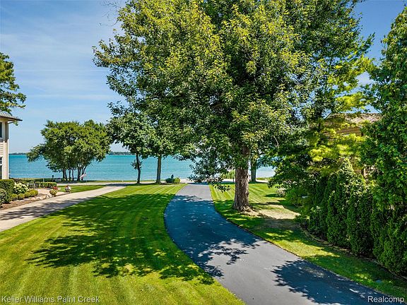 3rd image of 22220 E River Rd