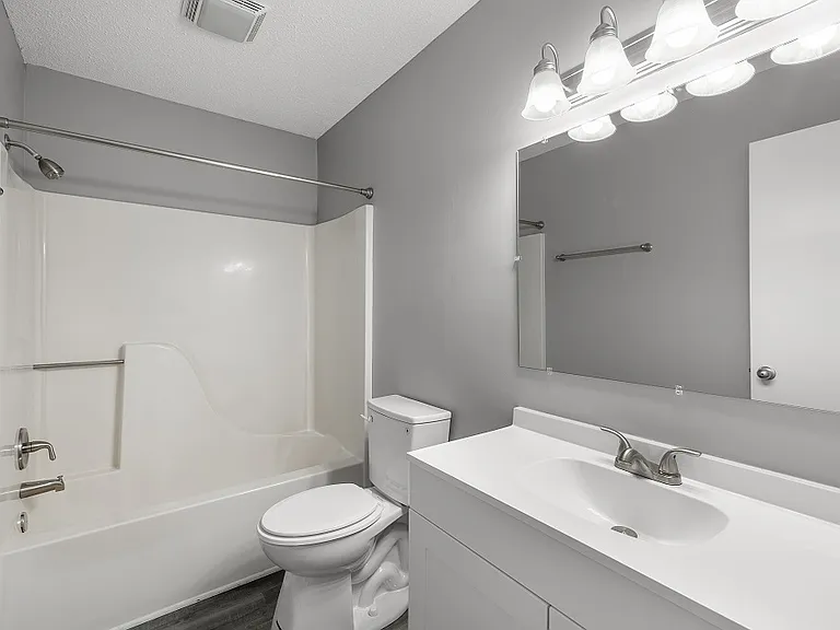 Timberwood Place Apartments — Photo 6