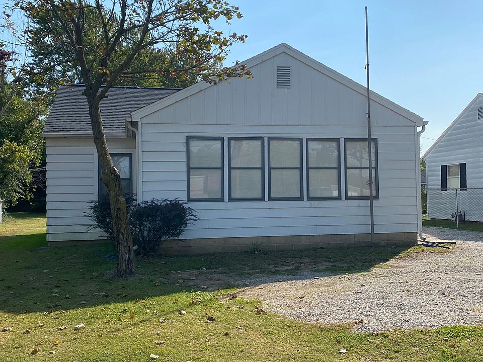 2nd image of 3121 N Saint Joseph Ave
