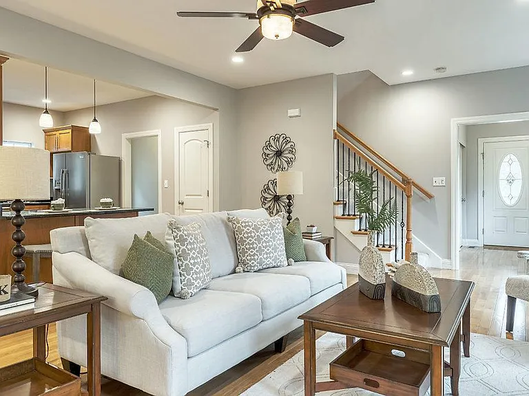 11910 Crystal Dr — Photo 4
