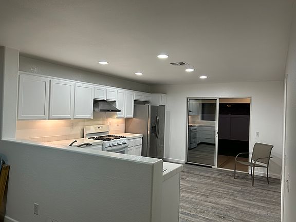 5th image of 30324 Twain Dr