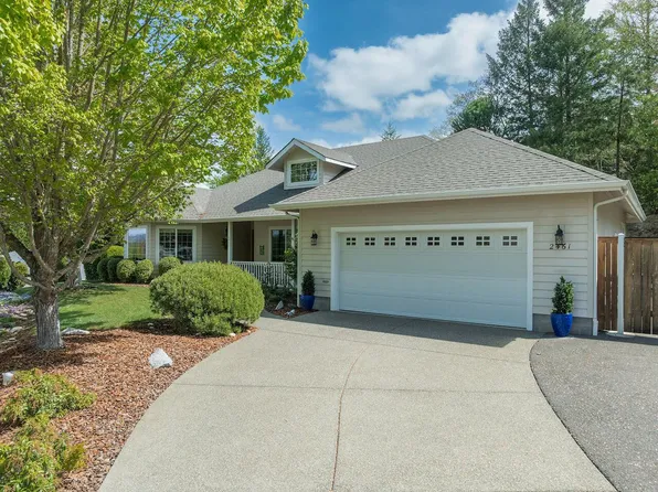 2461 Coach Dr, Grants Pass, OR 97527