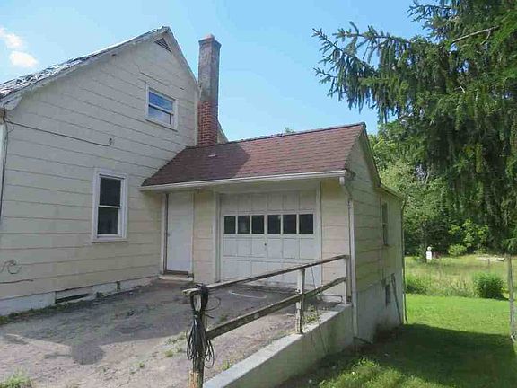 3rd image of 9773 Ridge Rd