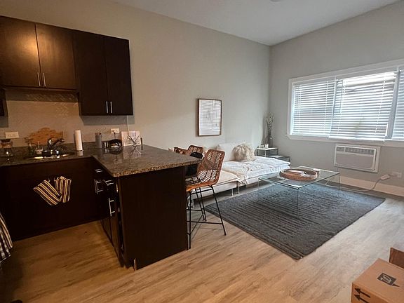 3rd image of 1433 N Dearborn St #4C
