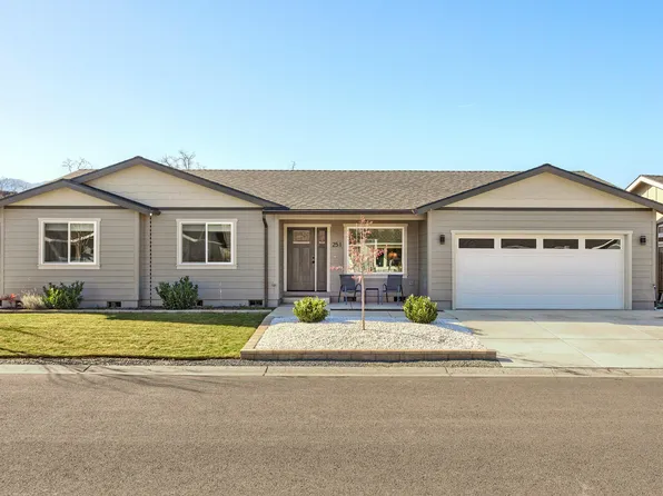 251 Saint Ives Dr, Talent, OR 97540