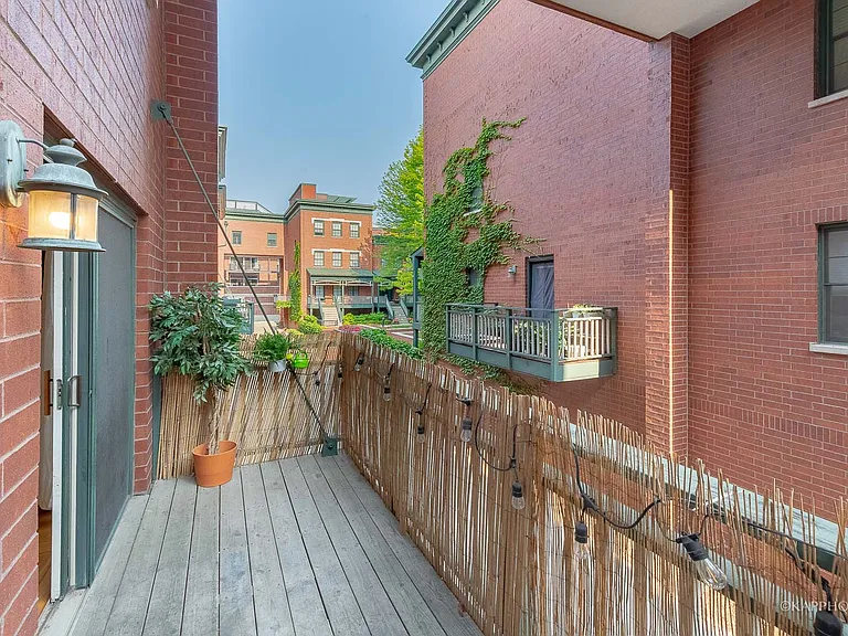 1016 W Monroe St — Photo 12