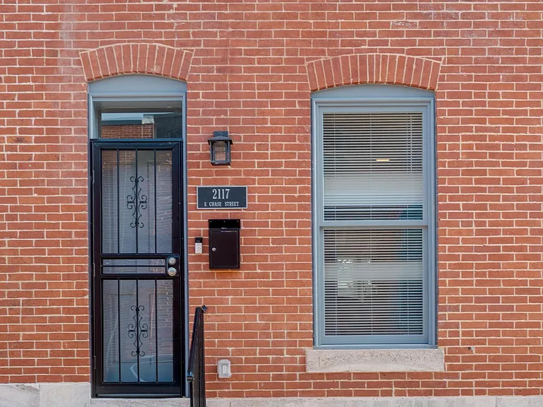 2117 E Chase St — Photo 2