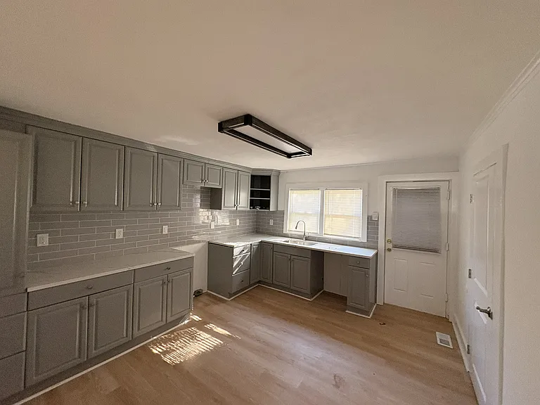 741 Walnut St — Photo 4