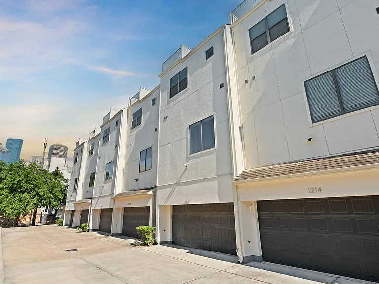 1212 W Dallas St — Photo 26