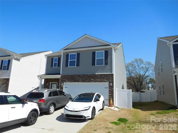 8112 Clairwood Dr, Charlotte, NC 28269
