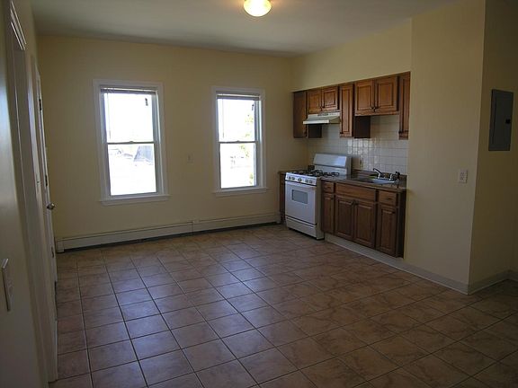 Kitchen/ Dining Area