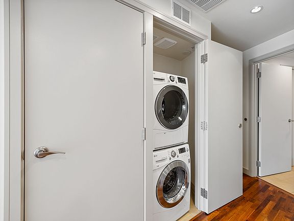 5th image of 10610 NE 9th Pl Unit 1403