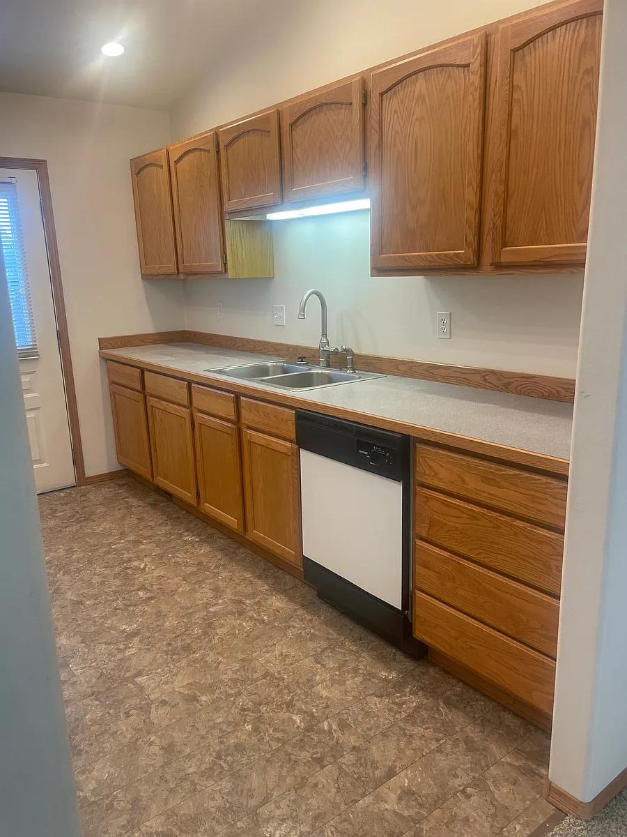 Photo 2 of 10 - 7502 Tieton Dr #1 - Yakima, WA Building Photo - 7502 Tieton Dr #1