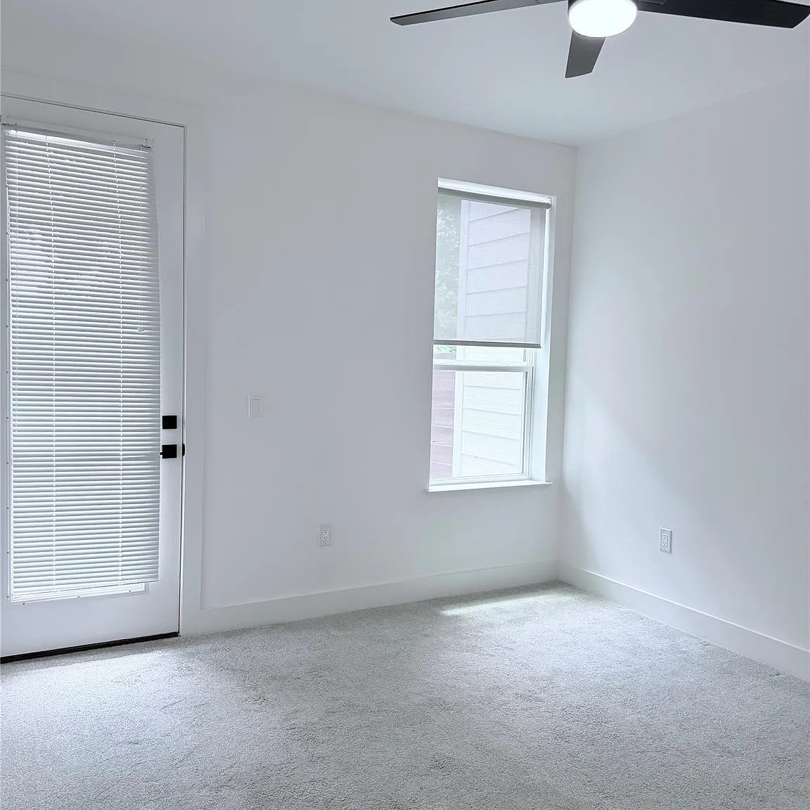 1417 Kramer Ln — Photo 3