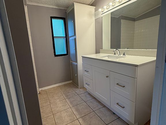 4th image of 19 Clifton Manor Dr