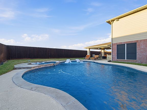 5th image of 1004 Cedar Ridge Ln