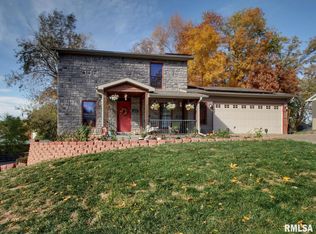 911 Ridgewood Dr, Quincy, IL 62301