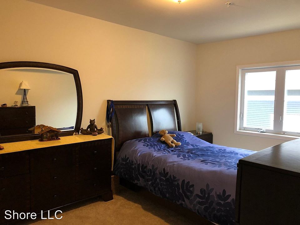 1st image of 16 Lake Ave APT 16