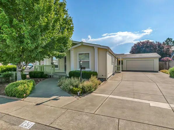 555 Freeman Rd Unit 251, Central Point, OR 97502