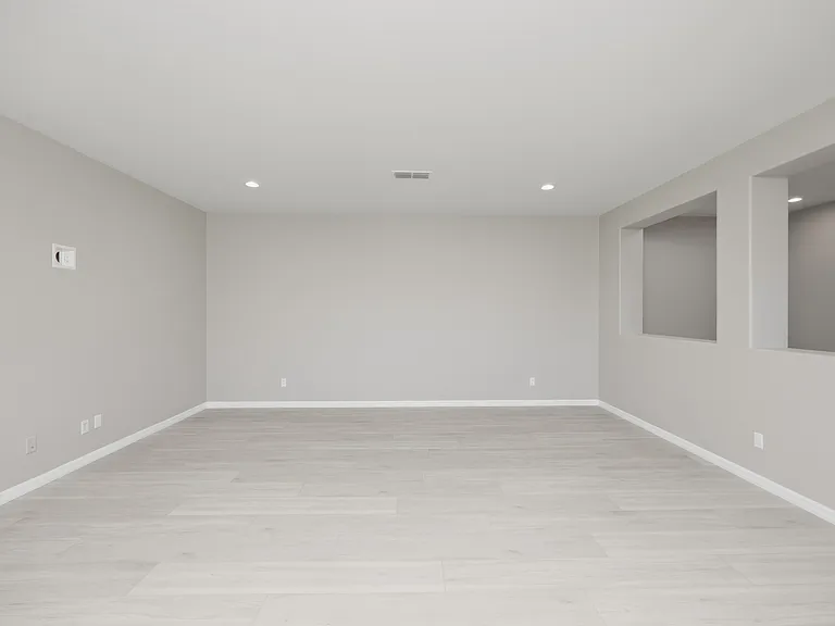 1039 E Boston St — Photo 24
