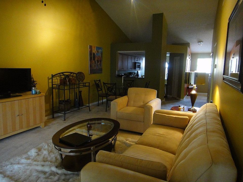 Living room w/ TV