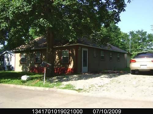 2nd image of 3211 SE Michigan Ave