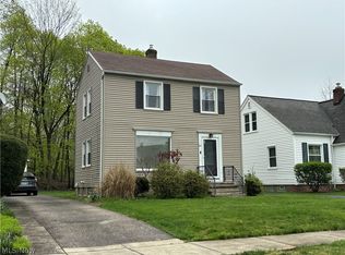 861 Quarry Dr, Cleveland Heights, OH 44121