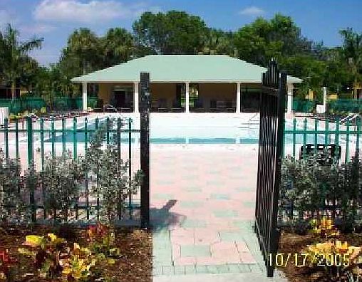 4th image of 1809 Meadows Cir W