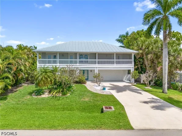 647 Coral Dr, Cape Coral, FL 33904